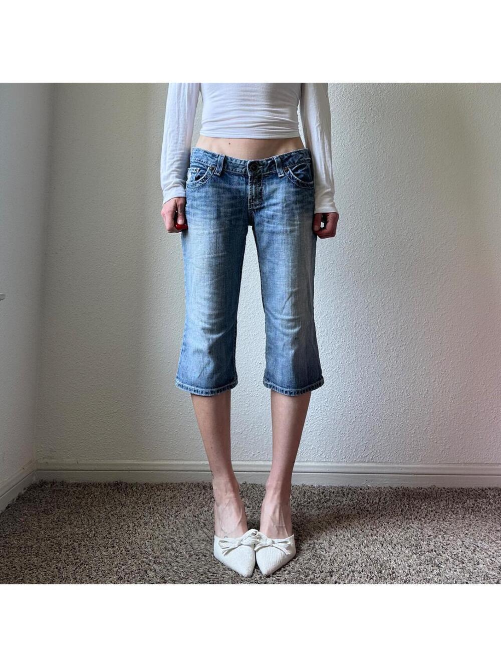 Vintage y2k low rise wide leg flare light wash cropped denim jeans / capris